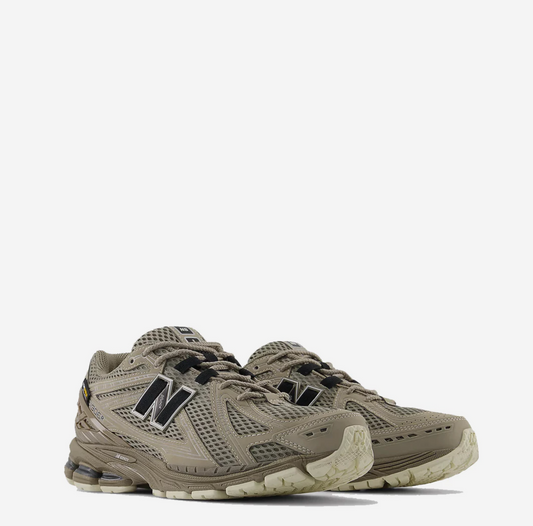 New Balance Women's 1906R Trainer Arid Stone / Black Cement / Dockside