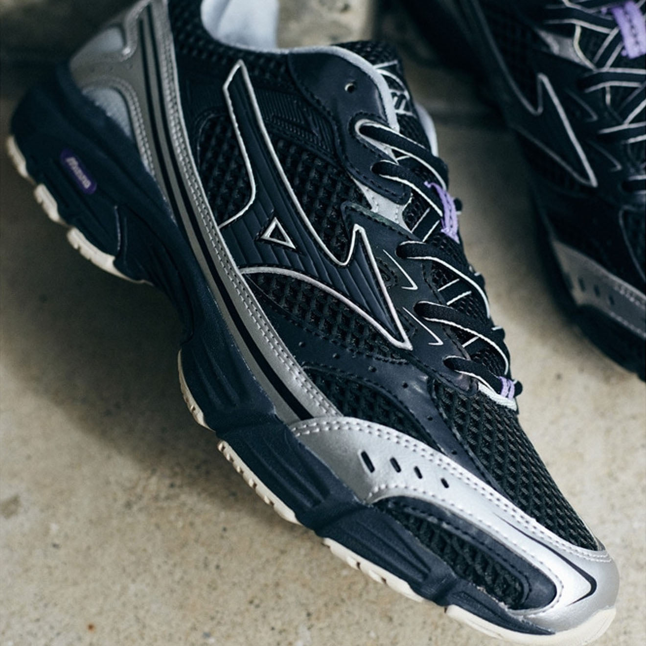 Mizuno Women's MXR Millenium Trainer Black / Black Sand / Purple Haze